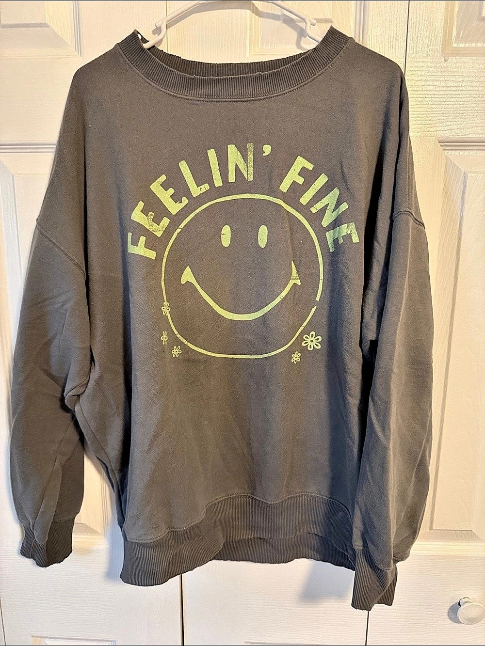 American Eagle Feelin' Fine Smiley Graphic Sweatshirt Gray Medium